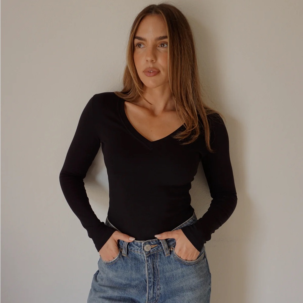 NWT SOTE the label Black V-Neck Long Sleeve bodysuit cotton core size large